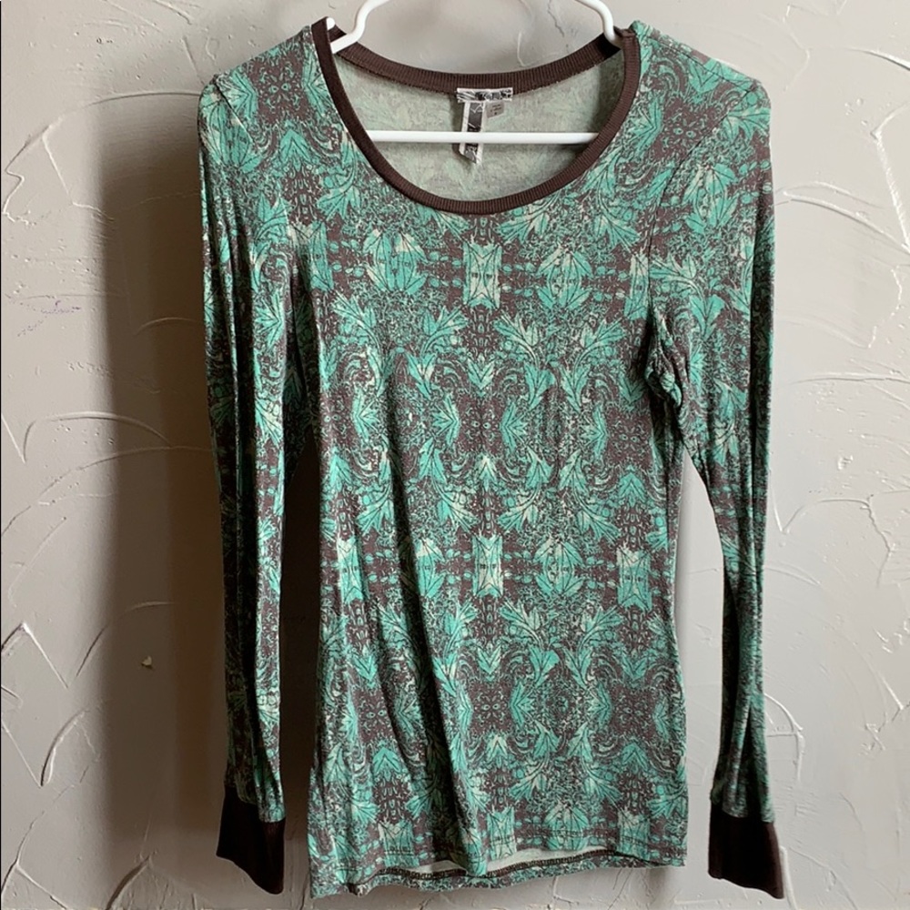 Long sleeve fitted shirt!